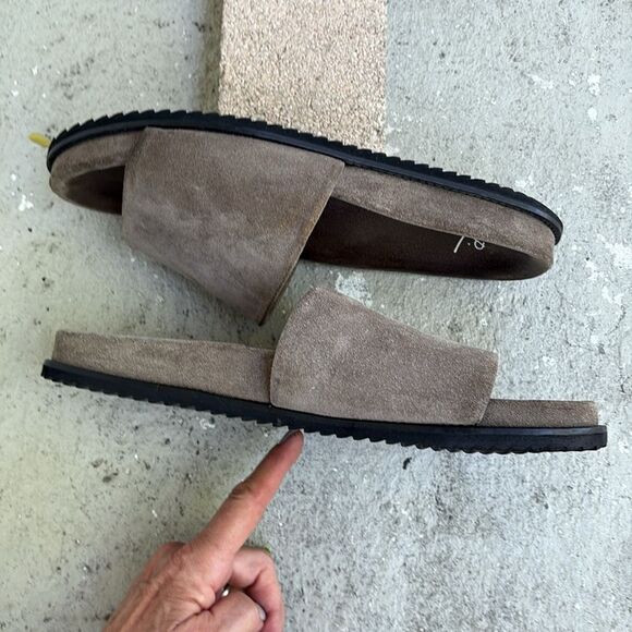Mr P. Suede slides main image 4